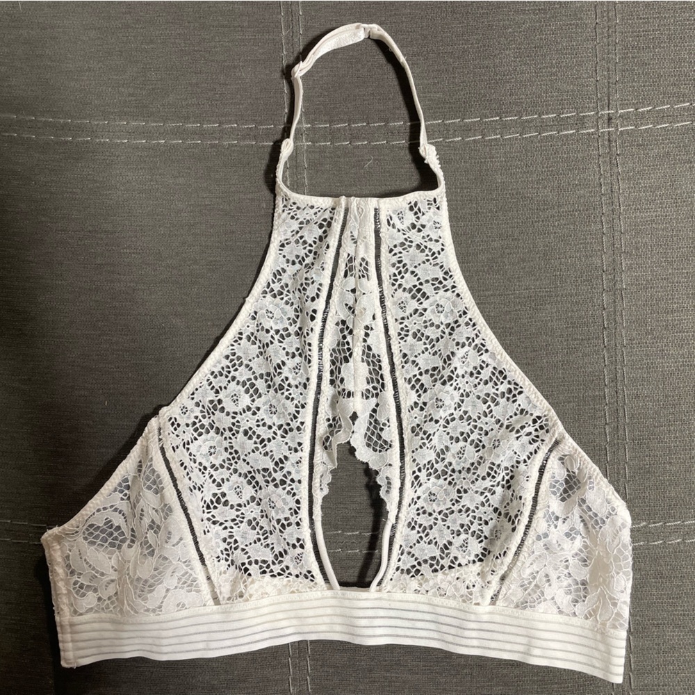 VICTORIA’S SECRET-white lace bralette
